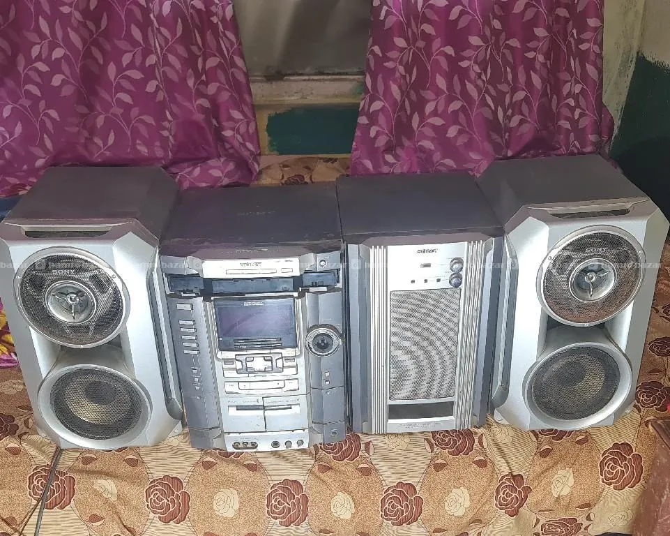 Sony MHC-RV8 with active subwoofer and speaker set 6