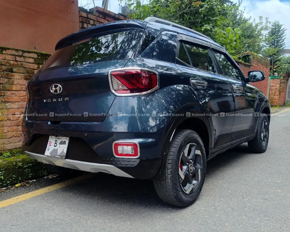 Hyundai Venue 1.2 S plus 4
