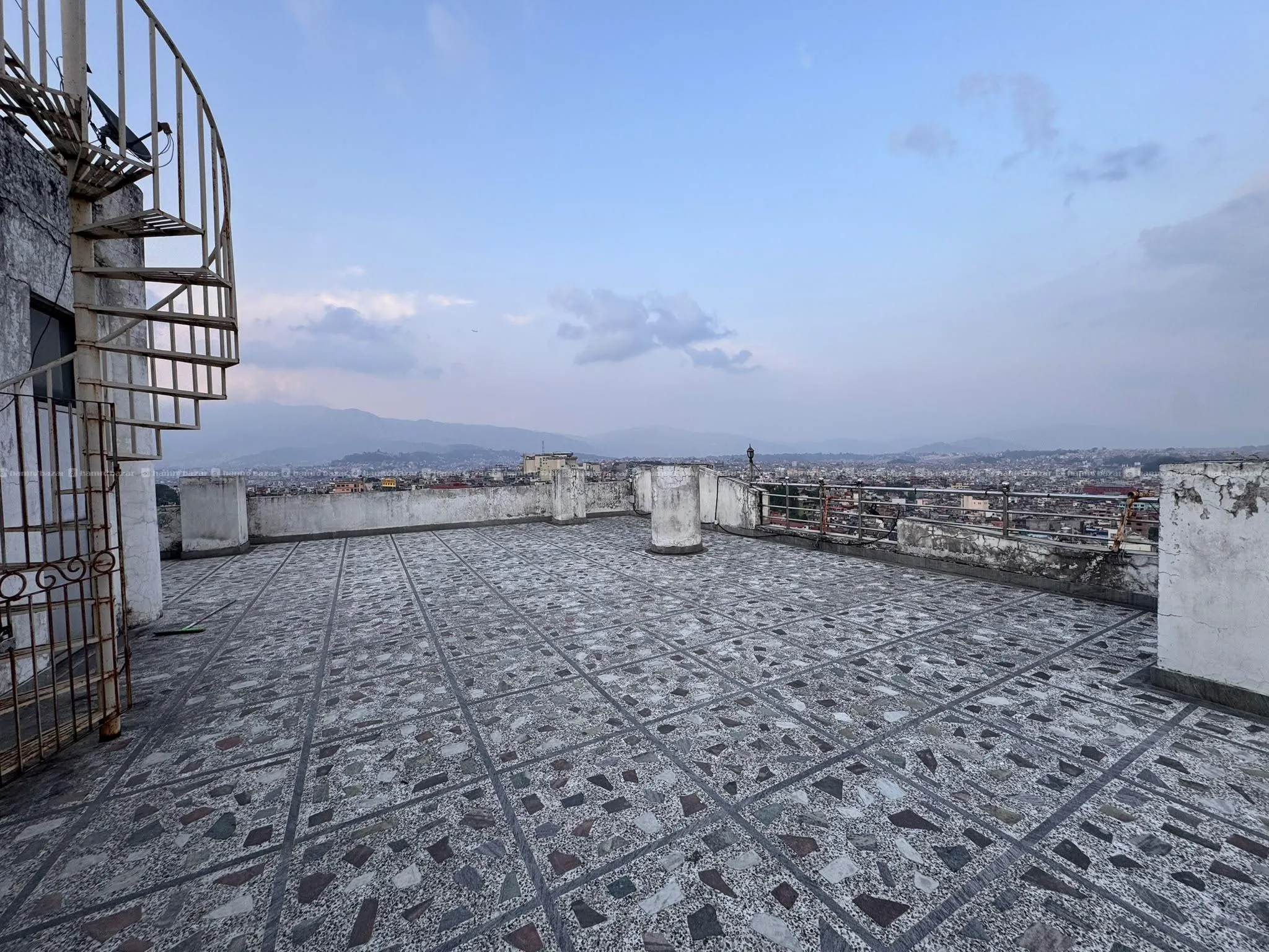 5,500 SQ. FT.  Rooftop SPACE FOR RENT 8