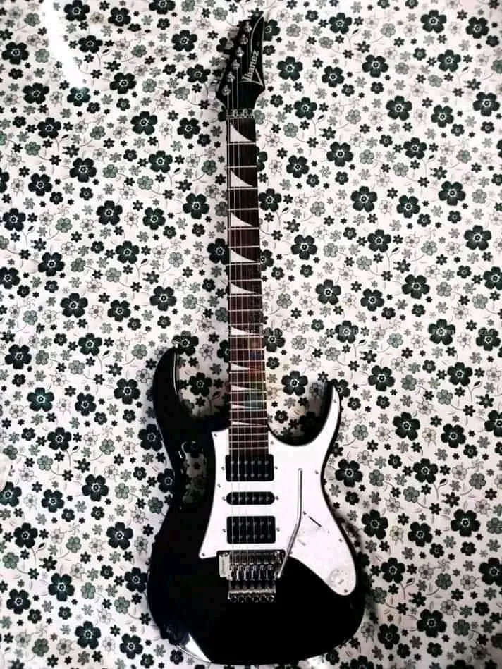 Ibanez Electric Guitar + Blackstar Fly 3 Mini Amp