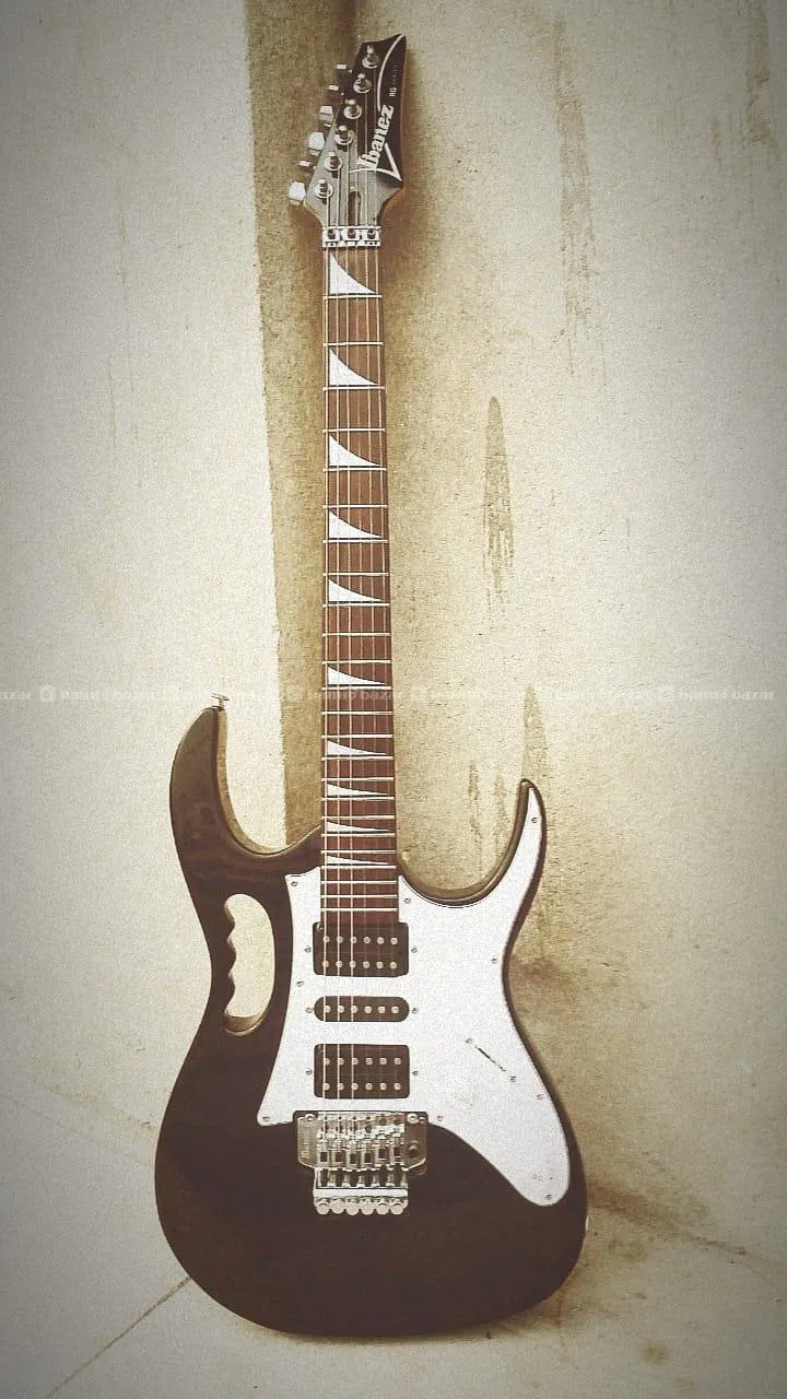 Ibanez Electric Guitar + Blackstar Fly 3 Mini Amp 4