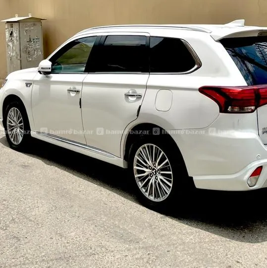 FULLY FRESH Mitsubishi Outlander PHEV (Hybrid) 3