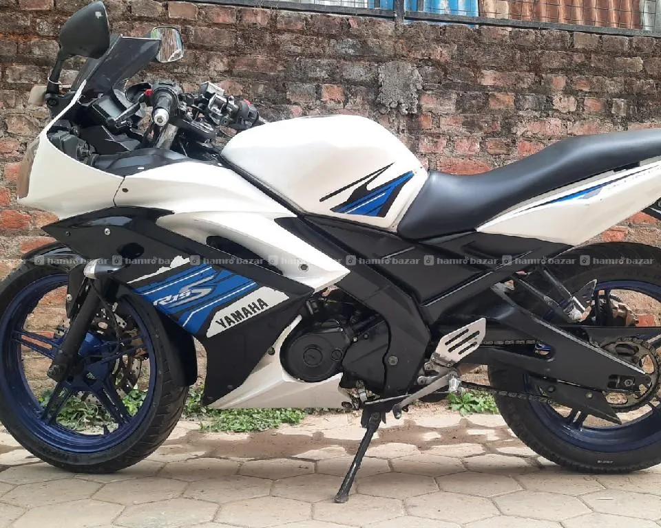 R15v1 2017model like new 5