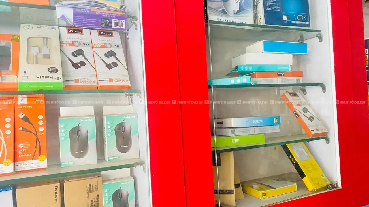 Lotus Mobile Repairing & Spare Parts shop for sale 4