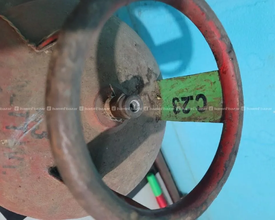 Empty gas cylinder n regulator on sale 5