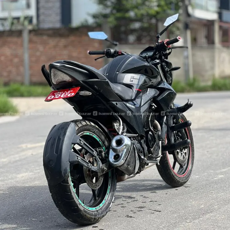 Black Suzuki Gixxer Super Fresh 103/lot 9803656430 3