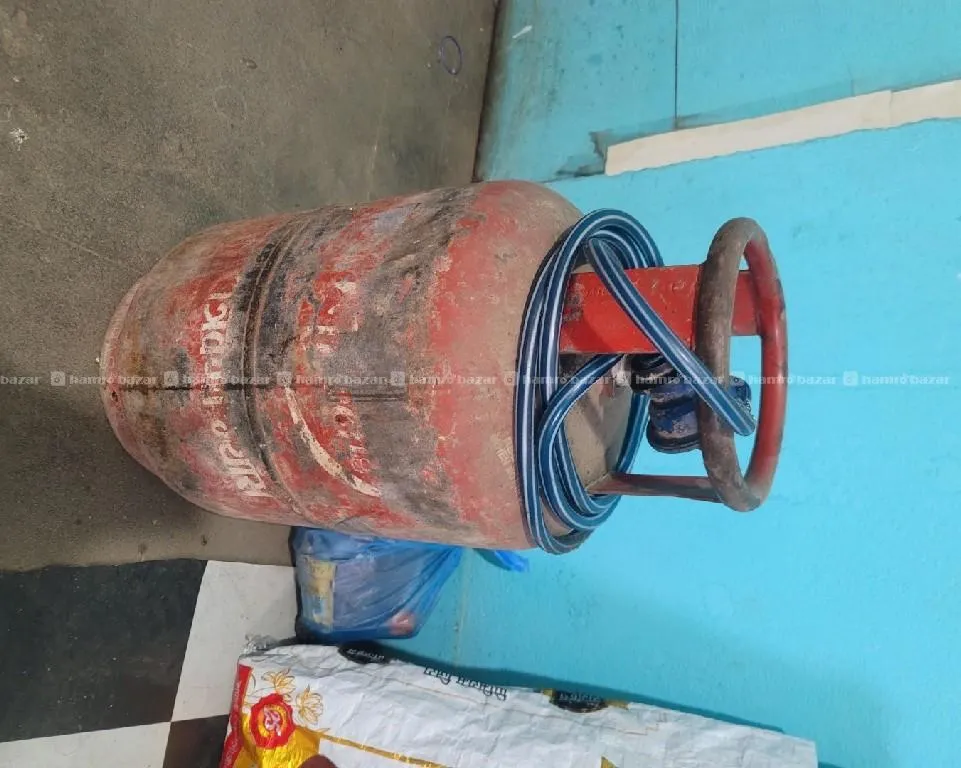 Empty gas cylinder n regulator on sale 3