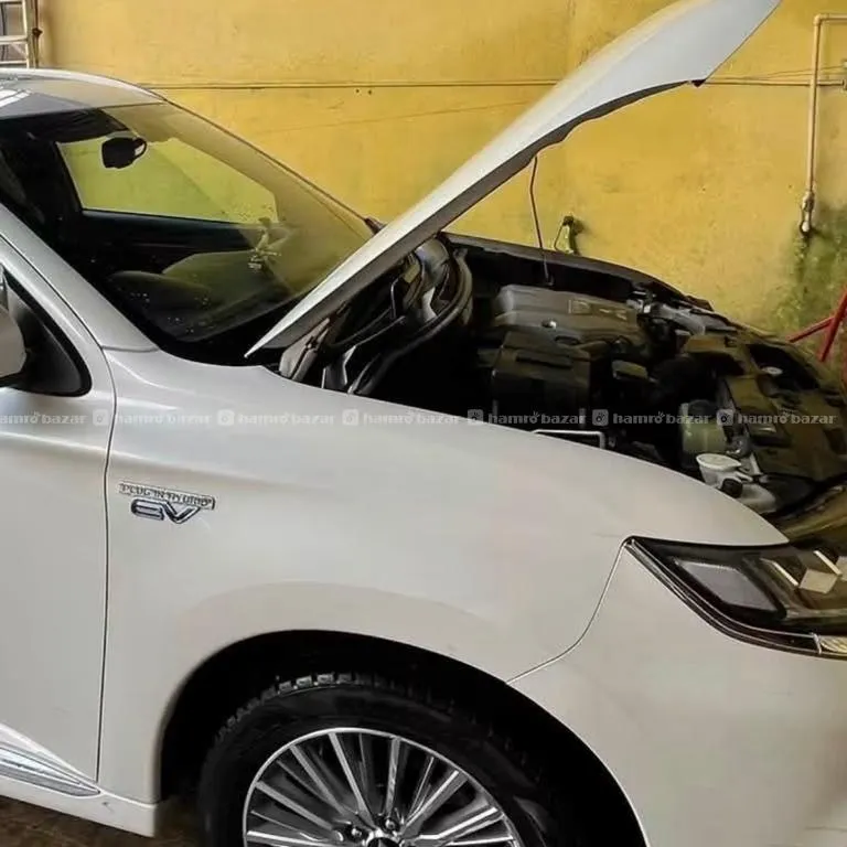 FULLY FRESH Mitsubishi Outlander PHEV (Hybrid) 5