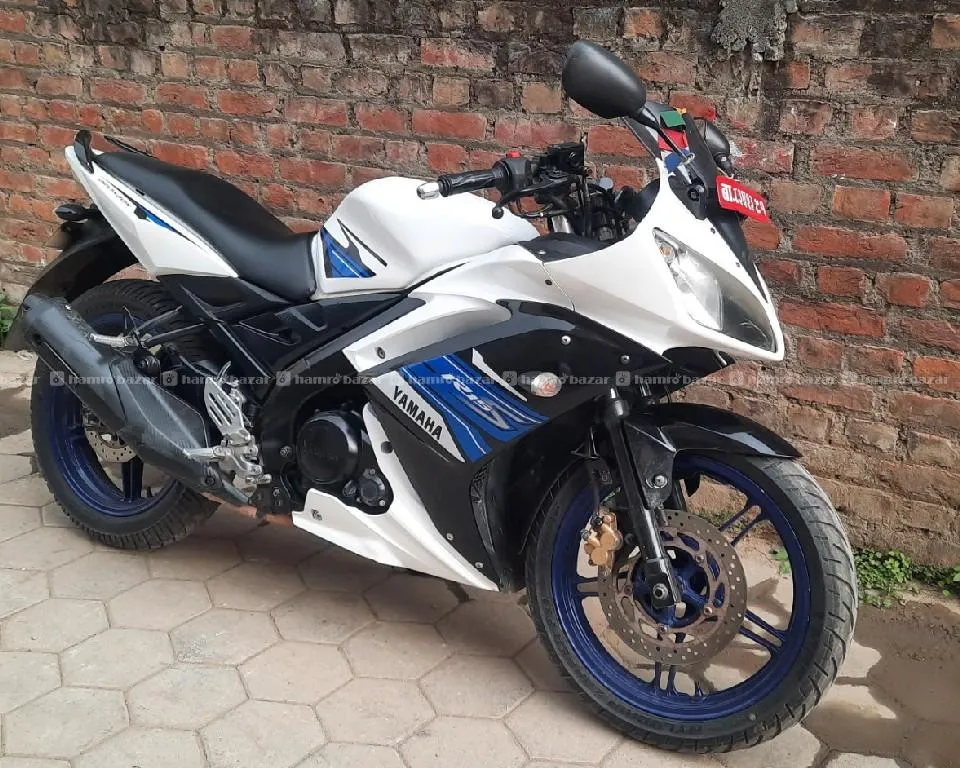 R15v1 2017model like new 4