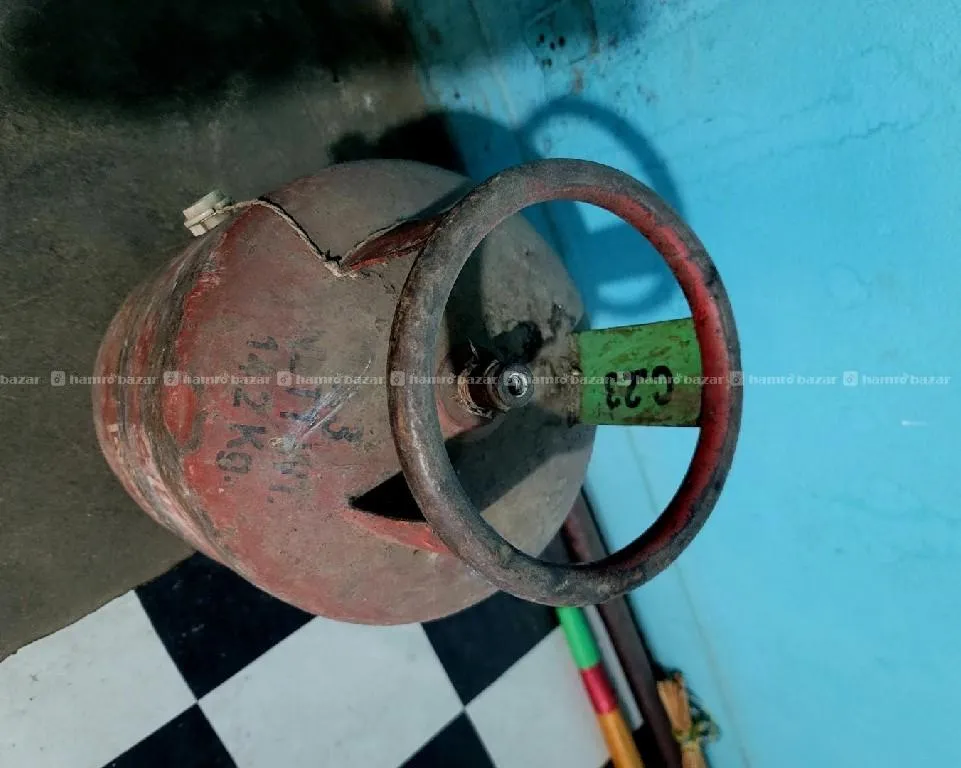 Empty gas cylinder n regulator on sale 6