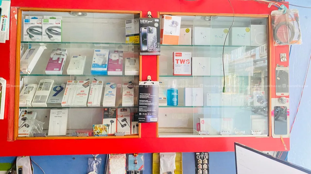 Lotus Mobile Repairing & Spare Parts shop for sale 3