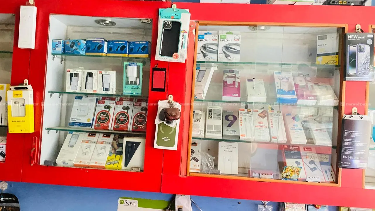 Lotus Mobile Repairing & Spare Parts shop for sale 2