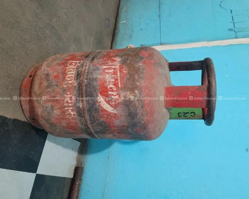 Empty gas cylinder n regulator on sale 4