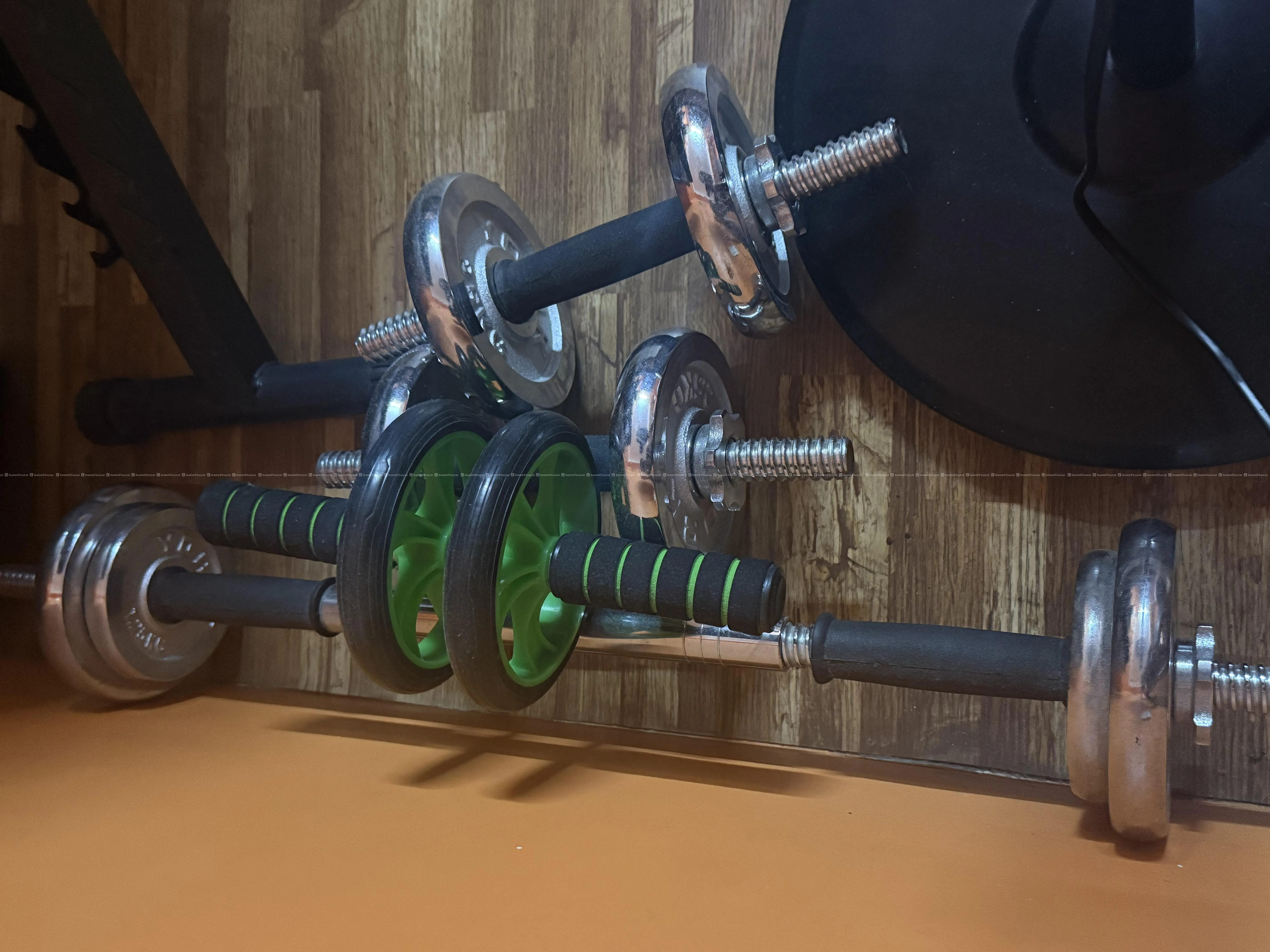 adjustable bench and 2 set of 20kg 3