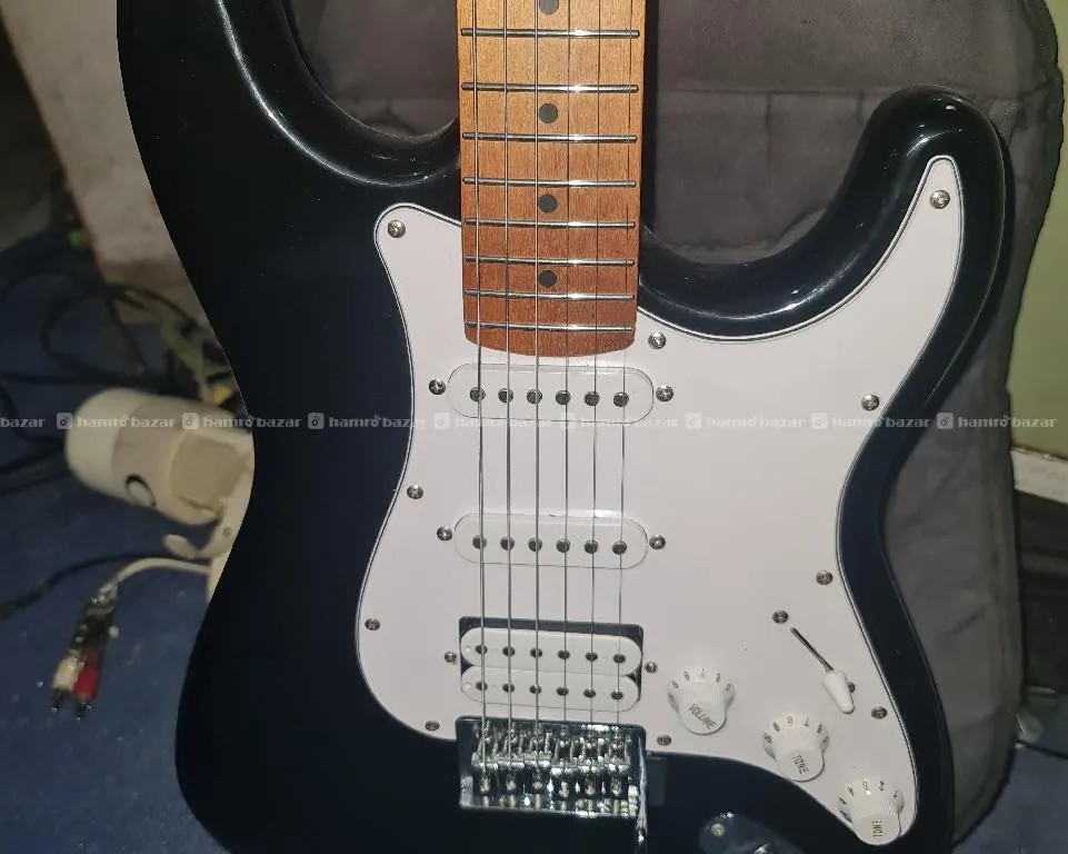 new condition Deviser L-G2S electric guitar black 4