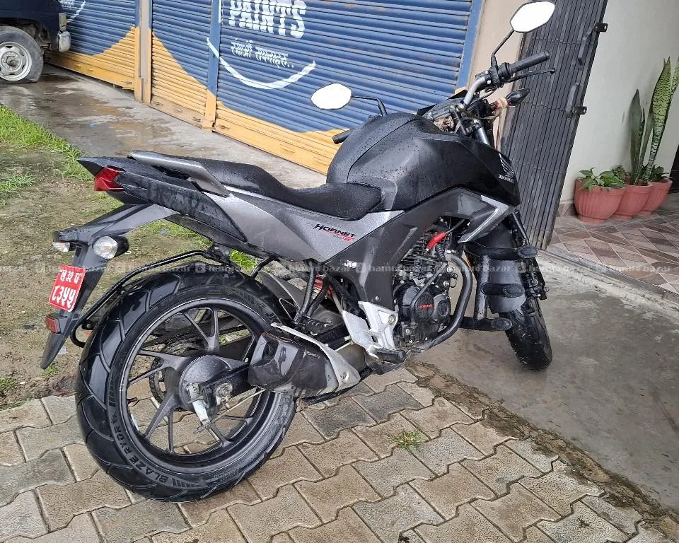 Honda Hornet 160R 2