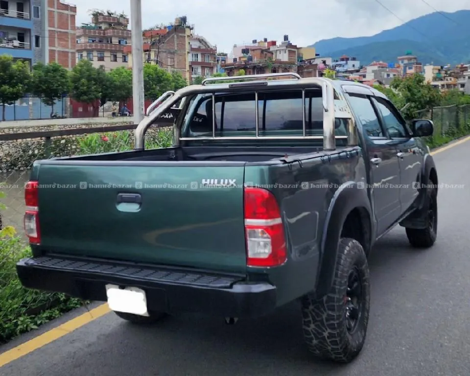 Toyota Hilux 2