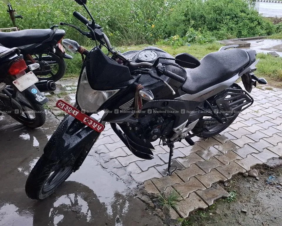 Honda Hornet 160R 5