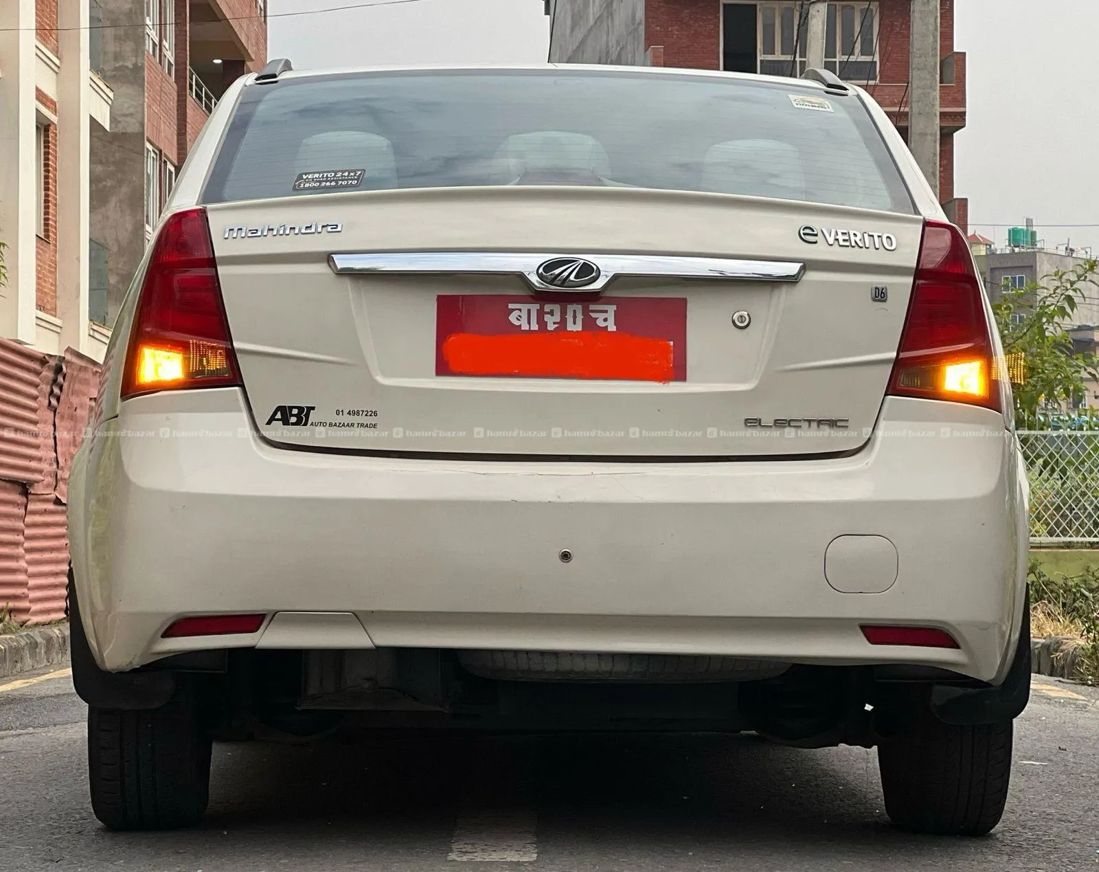 Mahindra E Verito D6 EV “Single Hand” 2018 5
