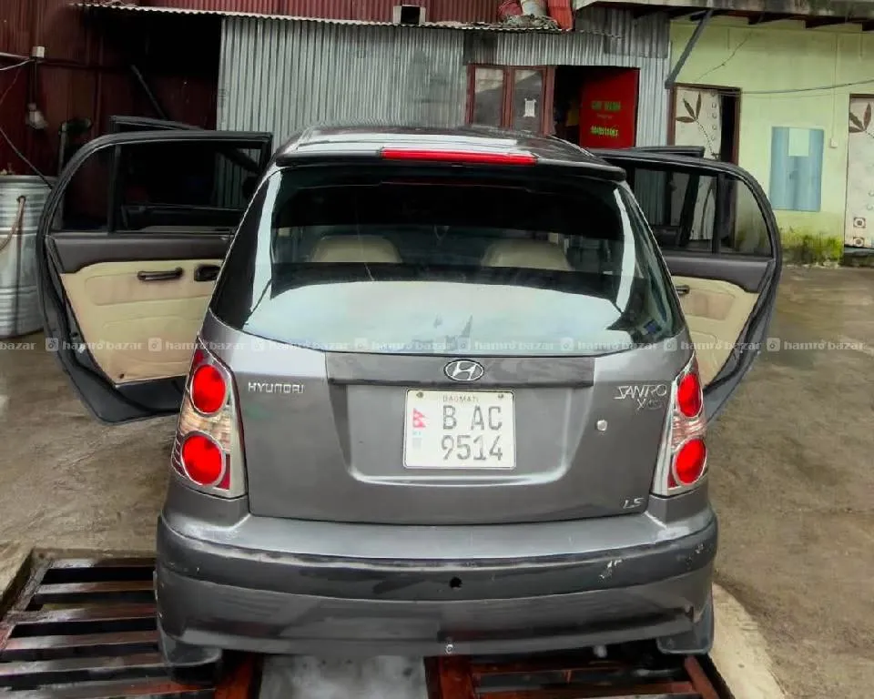 Hyundai Santro Xing Ls Top model
Model 2010 last 3