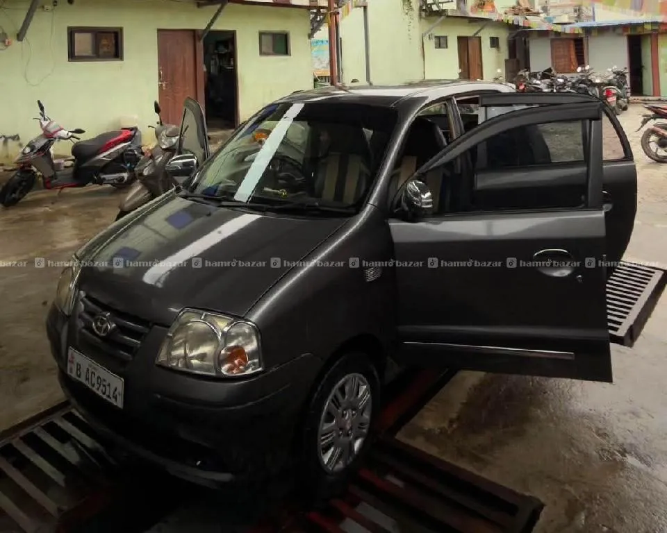 Hyundai Santro Xing Ls Top model
Model 2010 last 4