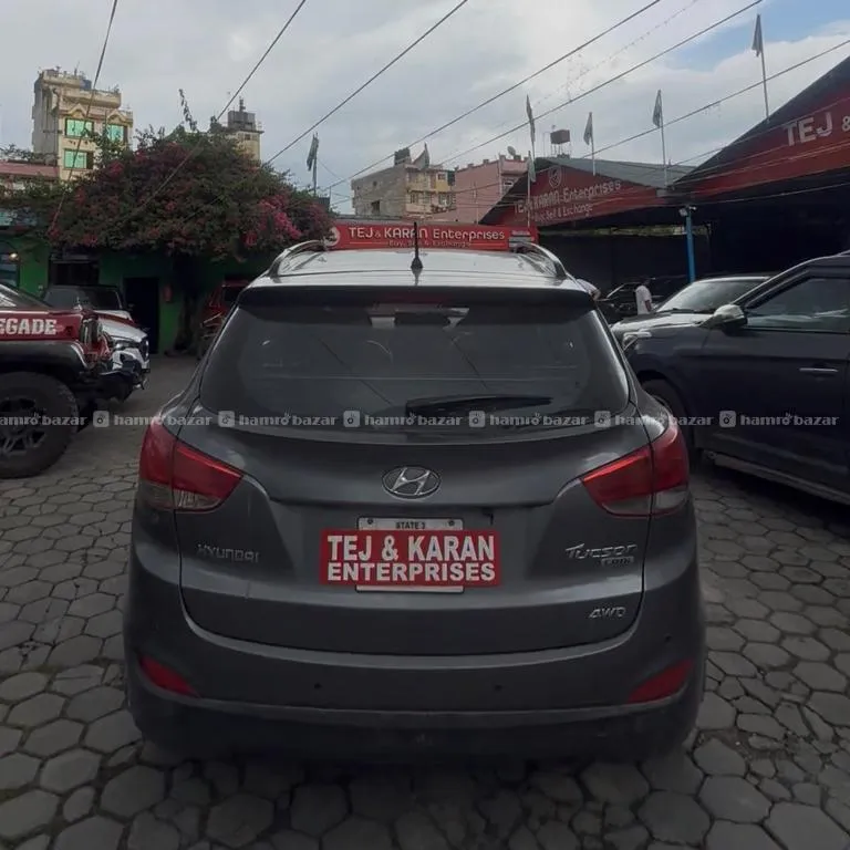Hyundai Tucson 2010, With Sunroof And
Moonroof 2