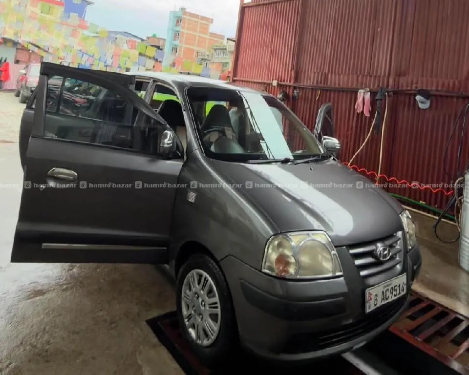 Hyundai Santro Xing Ls Top model
Model 2010 last 5