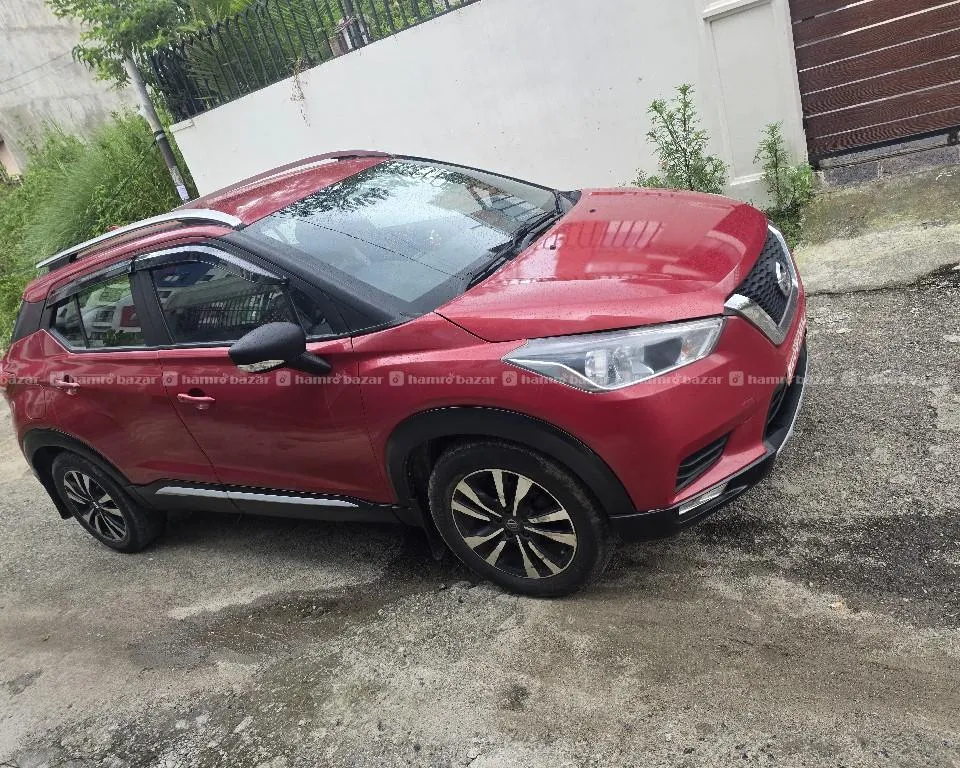 Nissan kicks xv petrol 2019 model on sale. 2