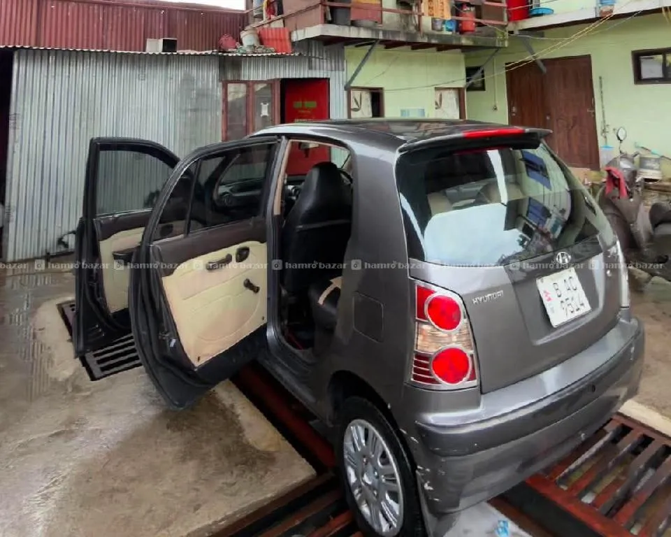 Hyundai Santro Xing Ls Top model
Model 2010 last 6
