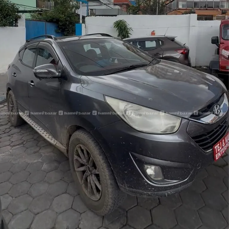 Hyundai Tucson 2010, With Sunroof And
Moonroof 3