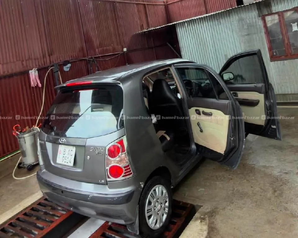 Hyundai Santro Xing Ls Top model
Model 2010 last 2