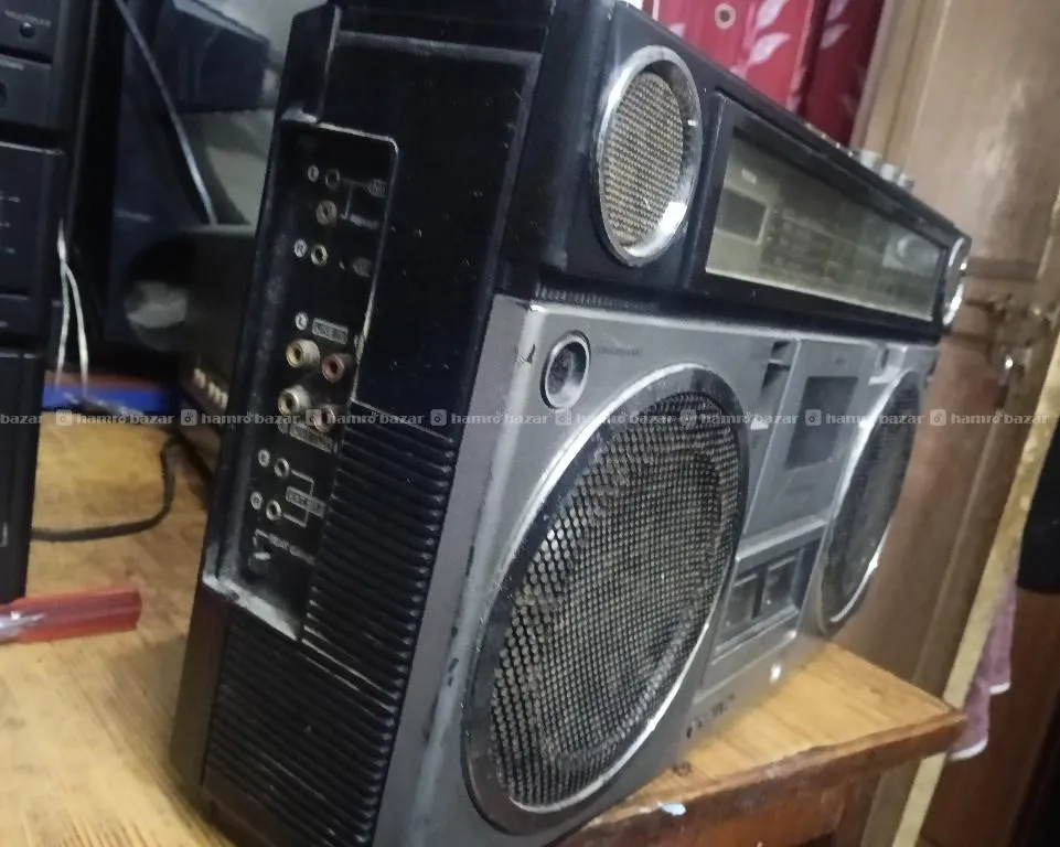vintage Sanyo new radio 5