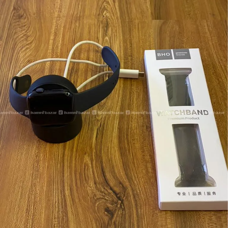 Apple Watch Series 8 45mm + Stand & Extra Band 6