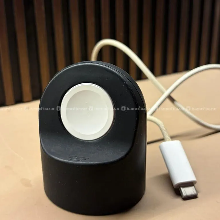 Apple Watch Series 8 45mm + Stand & Extra Band 2
