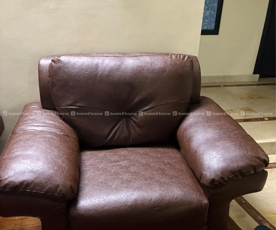 A Brand New Leather Sofa Used For Hardly 2 Months 3