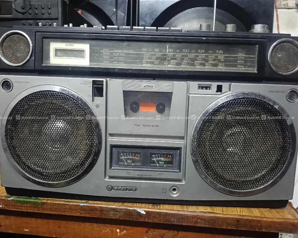 vintage Sanyo new radio 3