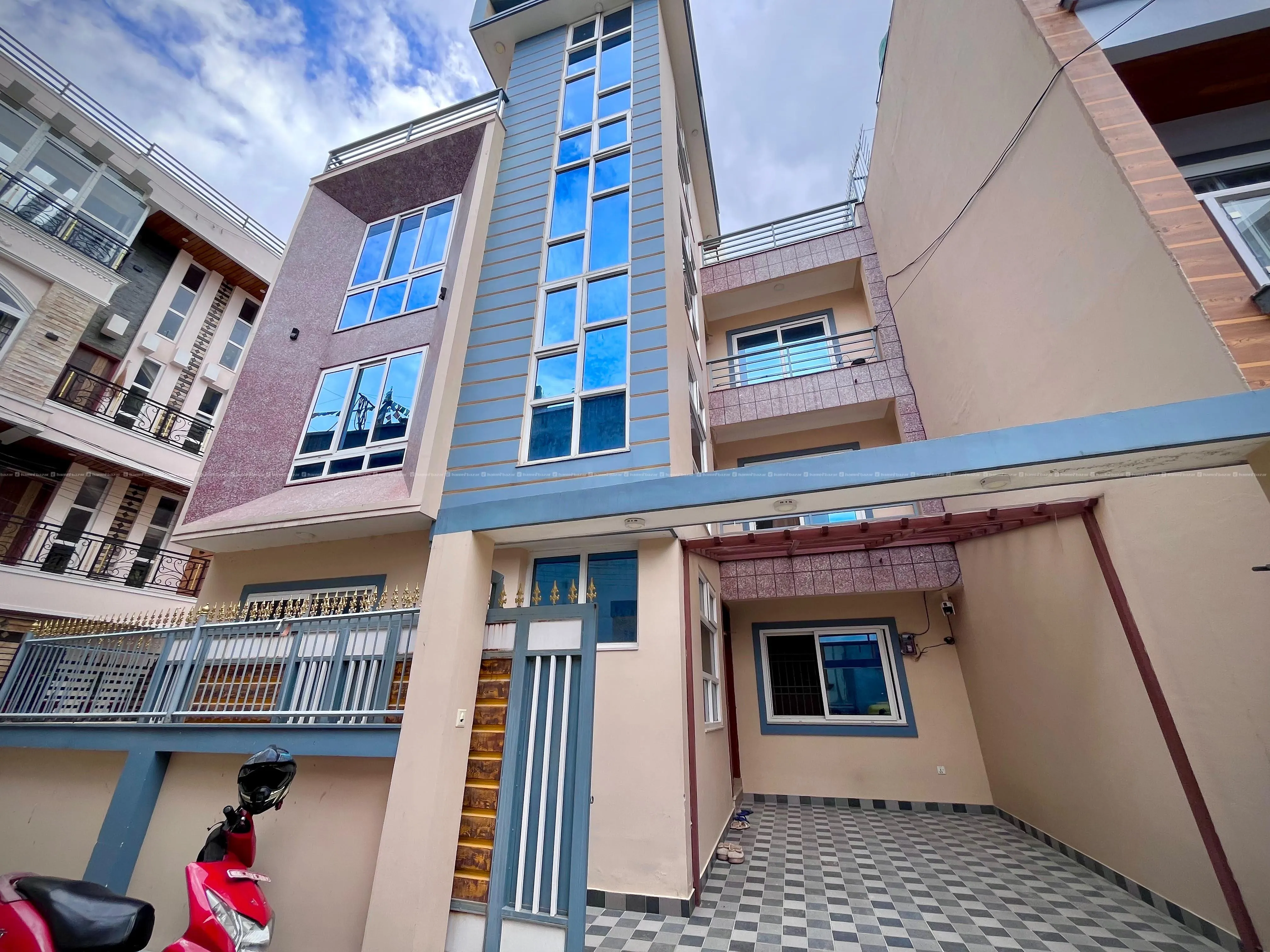 Fully Furnished 3.5 Storey House For Rent. 6