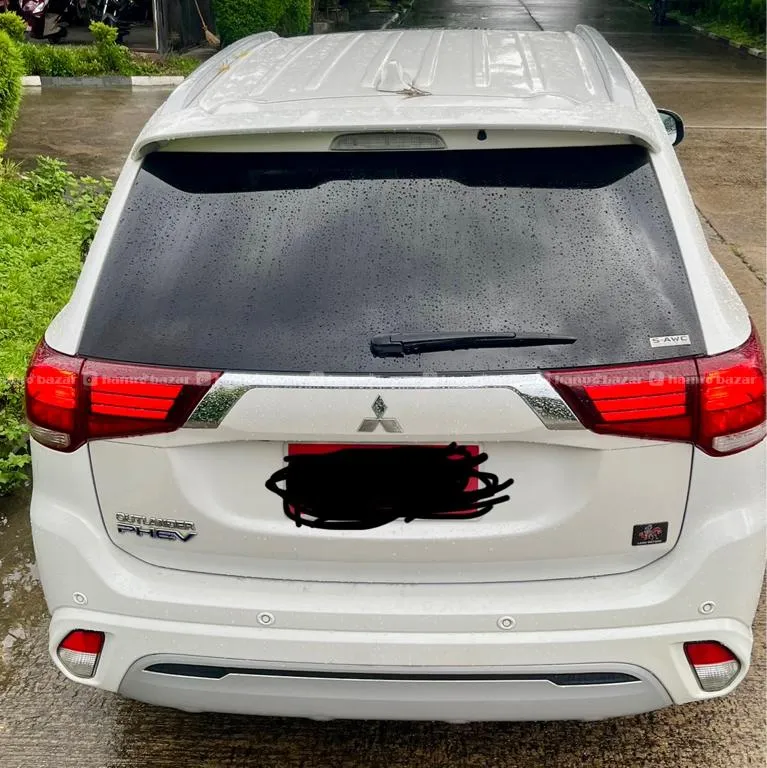 OUTLANDER HYBRID 79 Lakh. 9864744499 6