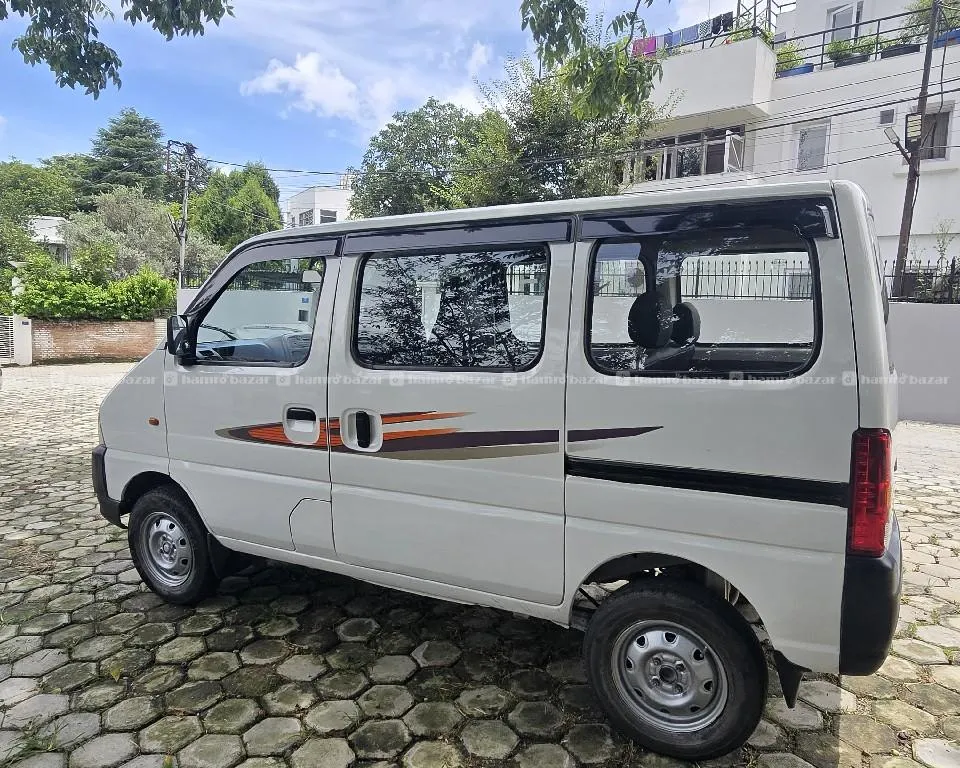 2010 model Eco 5 sitar van Bikrima 5