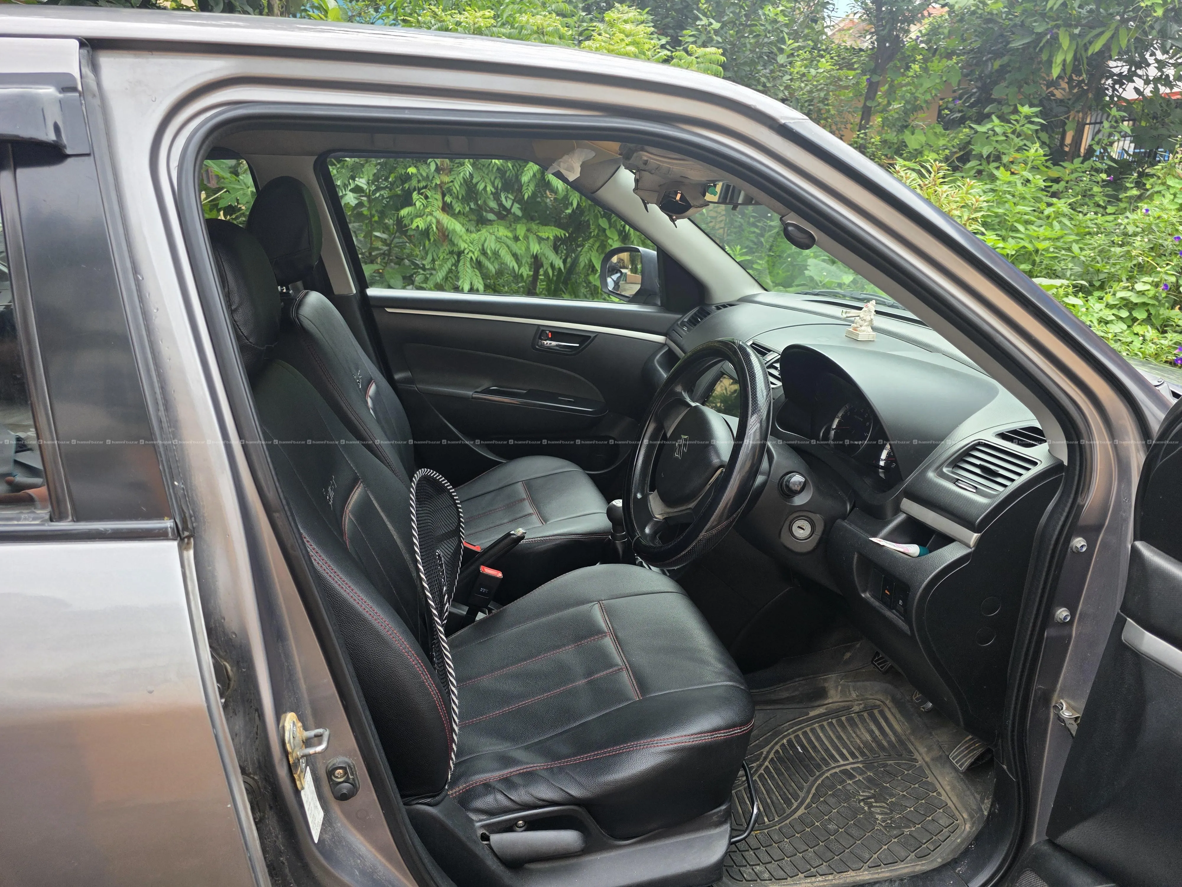 Single handed Well Condition Swift Car on sale 3