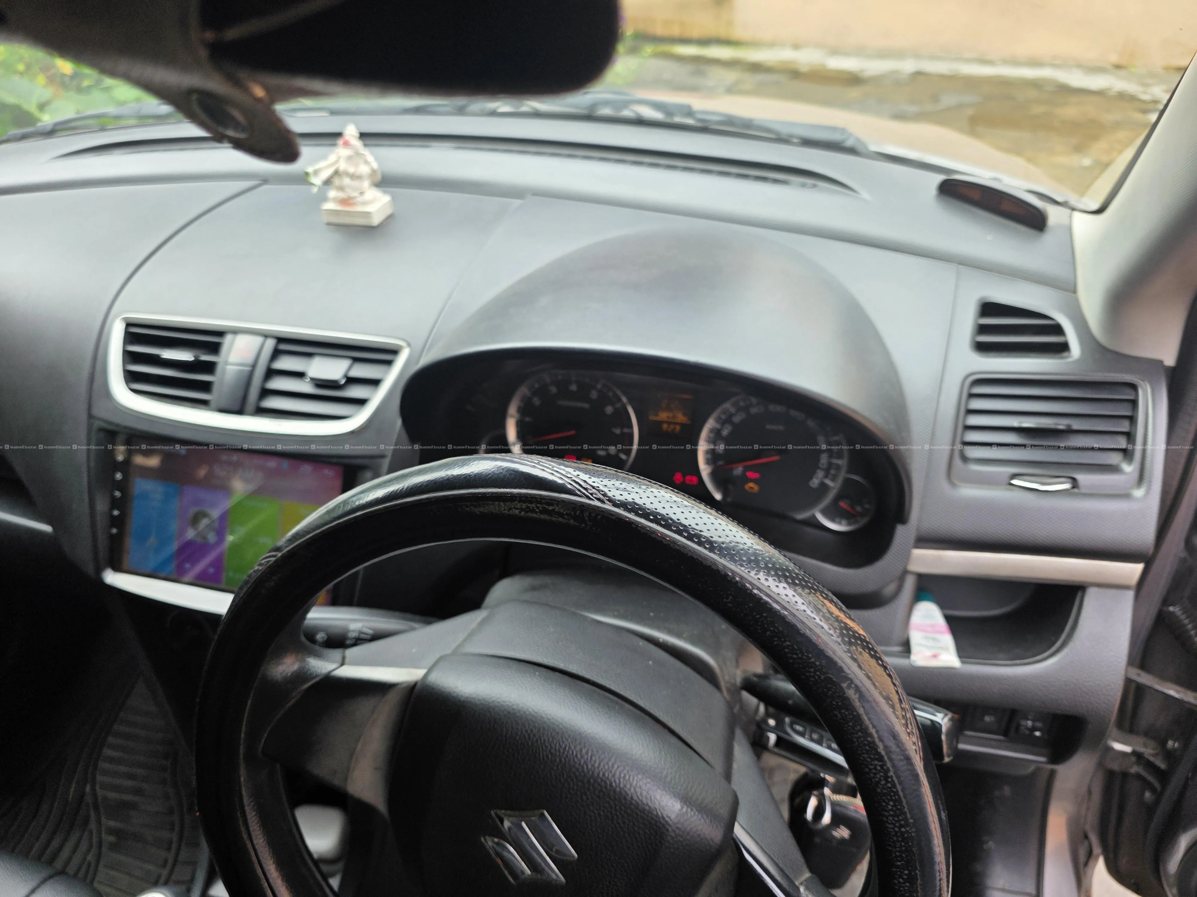 Single handed Well Condition Swift Car on sale 6