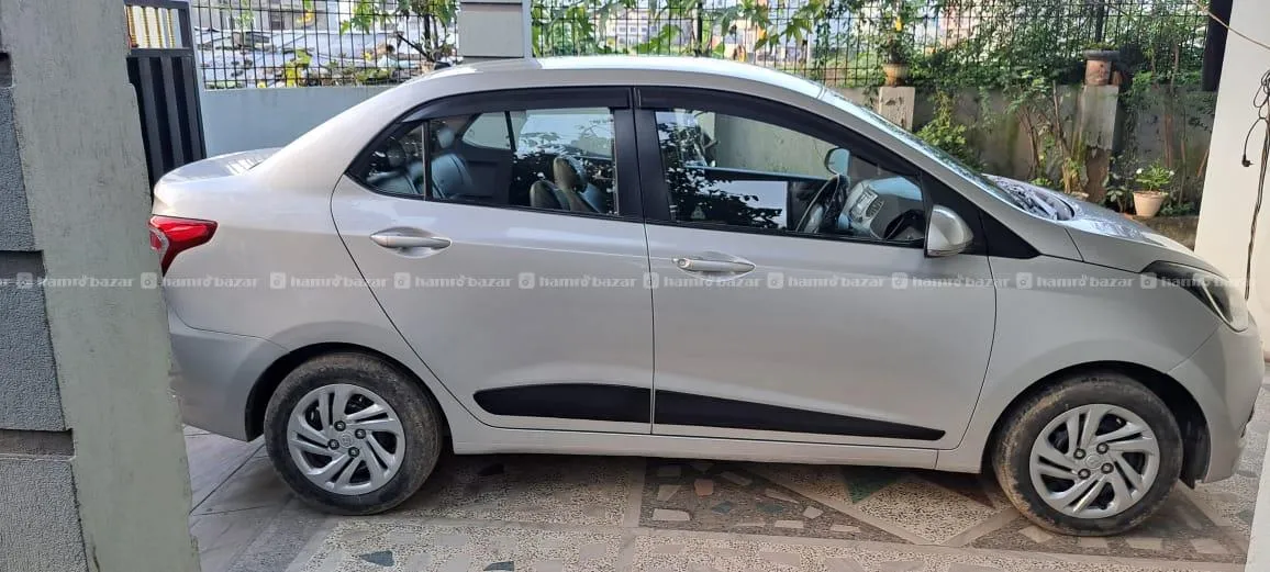 Hyundai Xcent Sedan 4