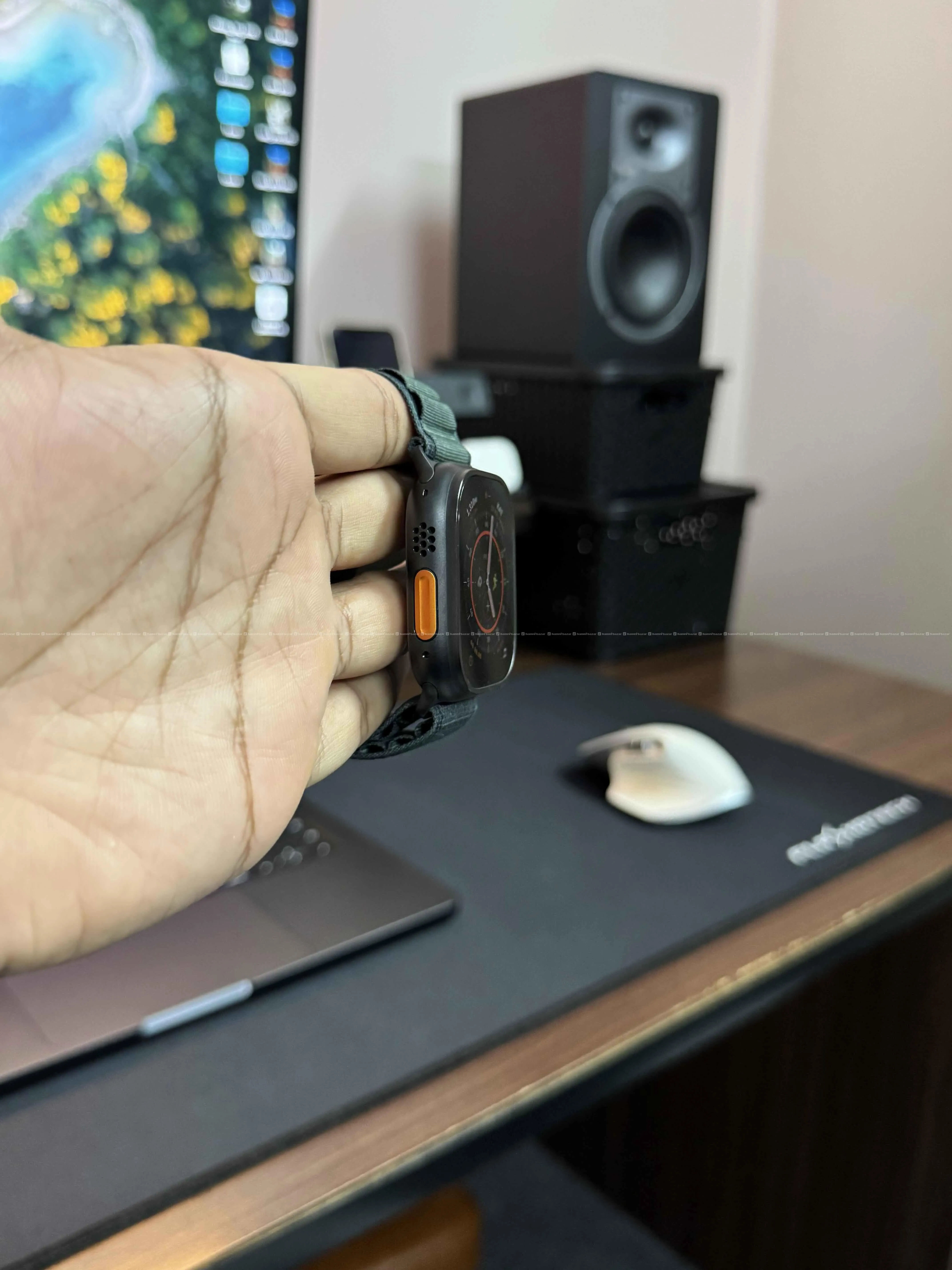 Apple Watch Ultra 2 - Black Titanium 2