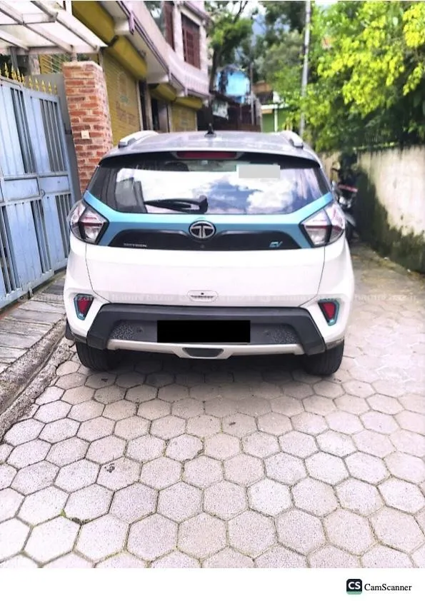 Tata Nexon EV XZ+ 2021 3