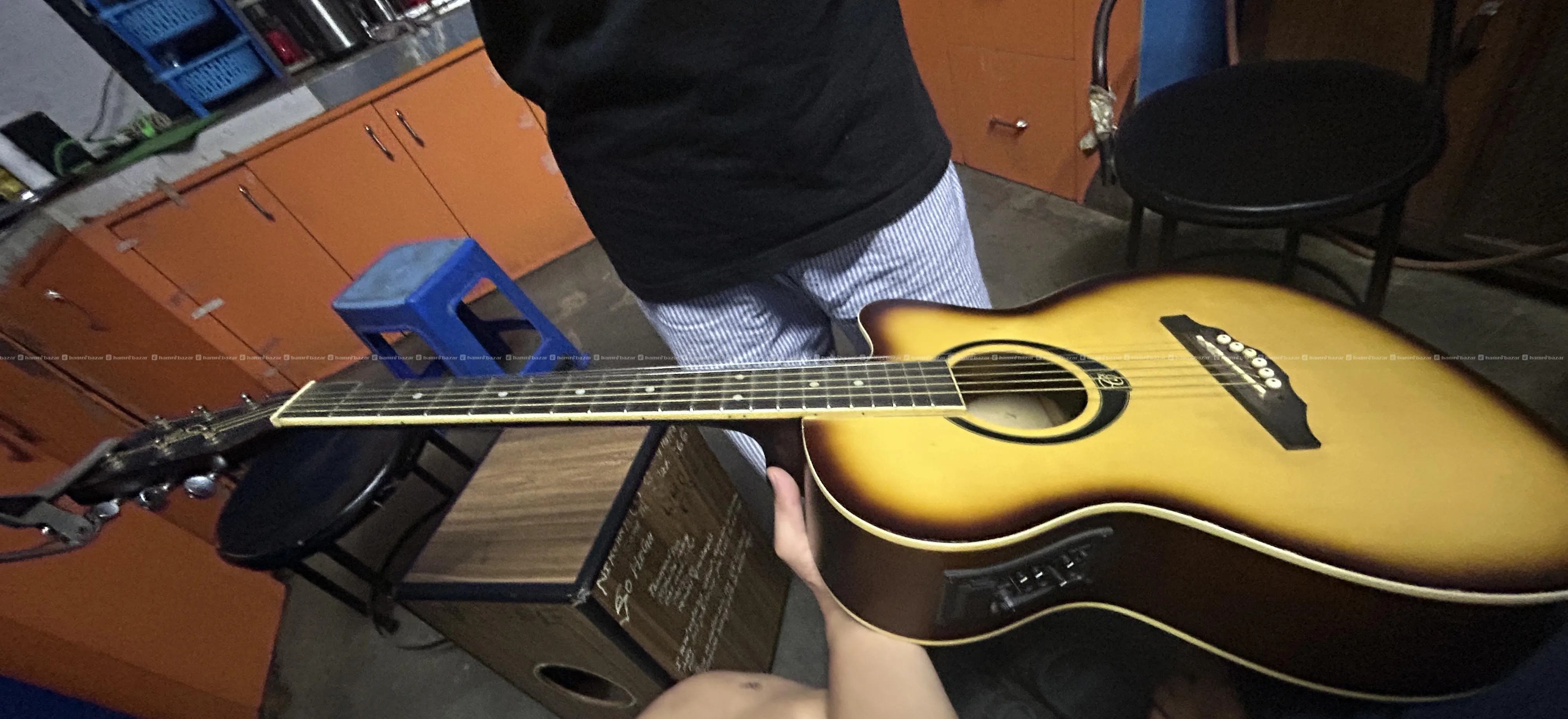 Guitar on sale (Chard) 3
