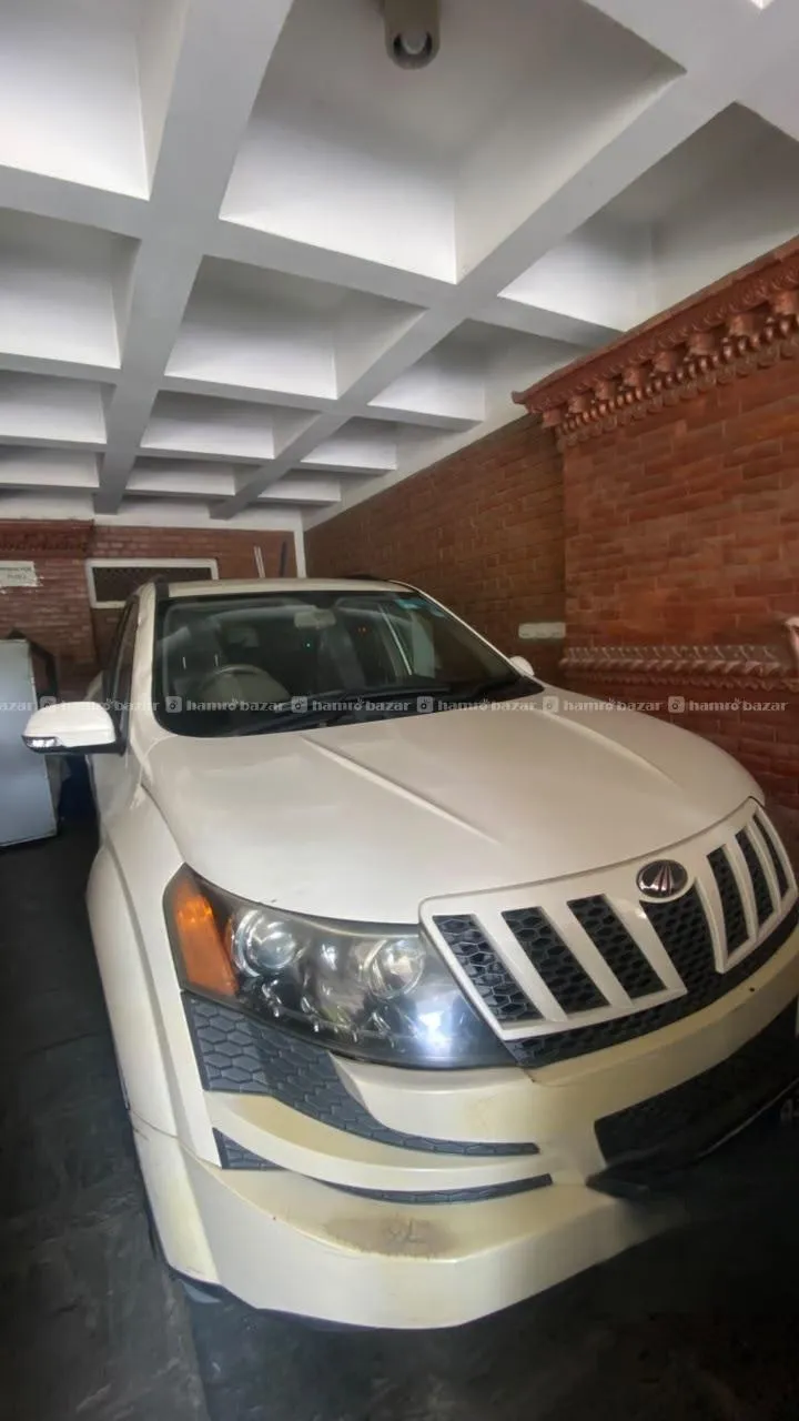 Mahindra XUV500W8AWD 2