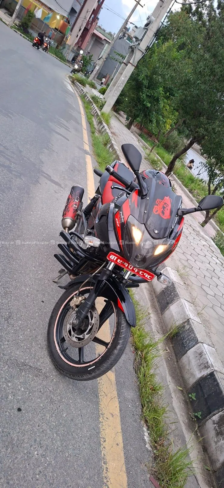 bajaj pulsar 220f  2017 last model 3