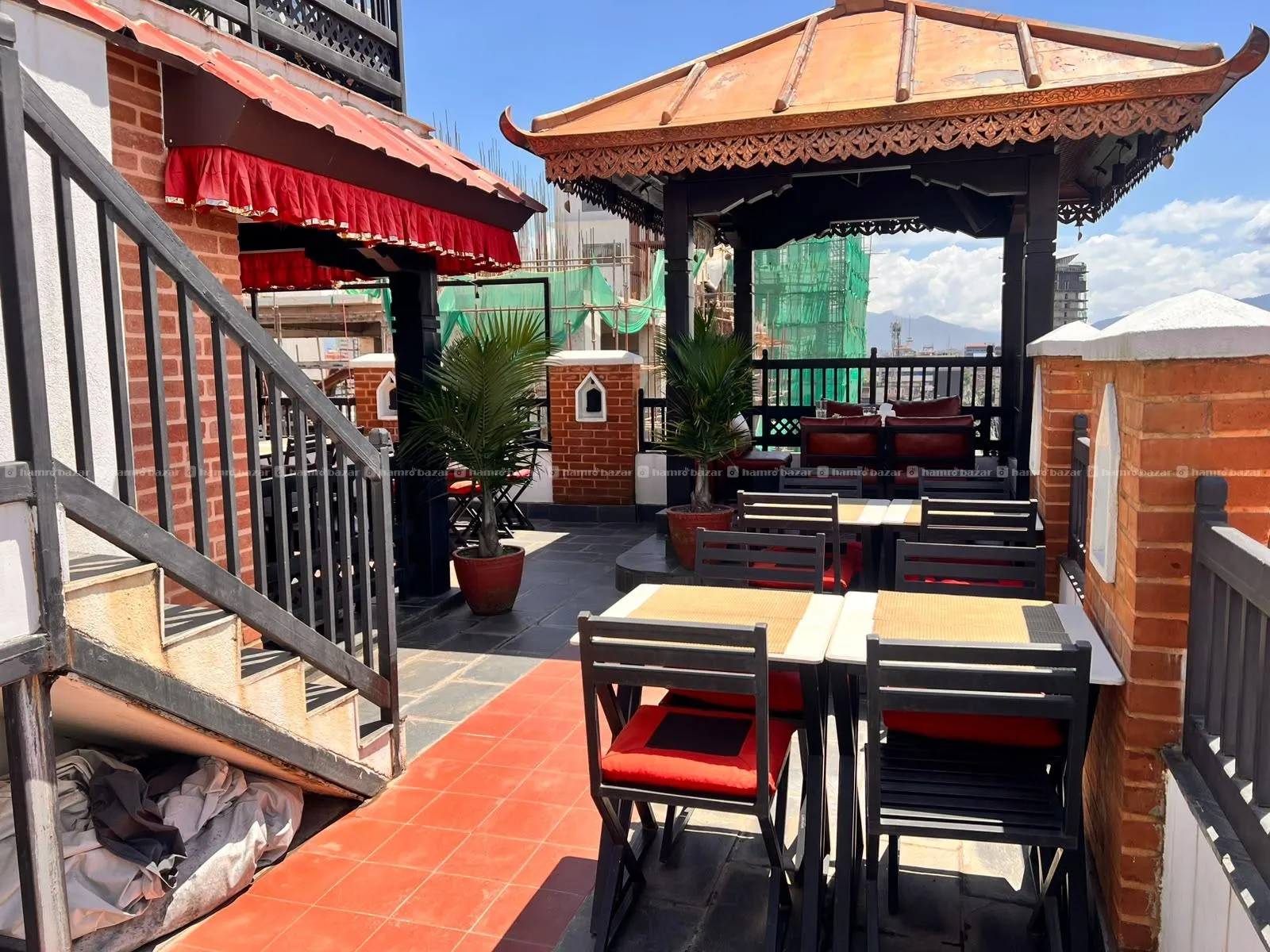 Fully Equipped Rooftop & Bar for lease 4