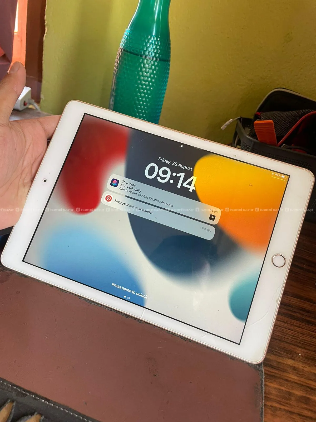 iPad 6th Gen (Rose Gold) + Apple Pencil 1st Gen 4