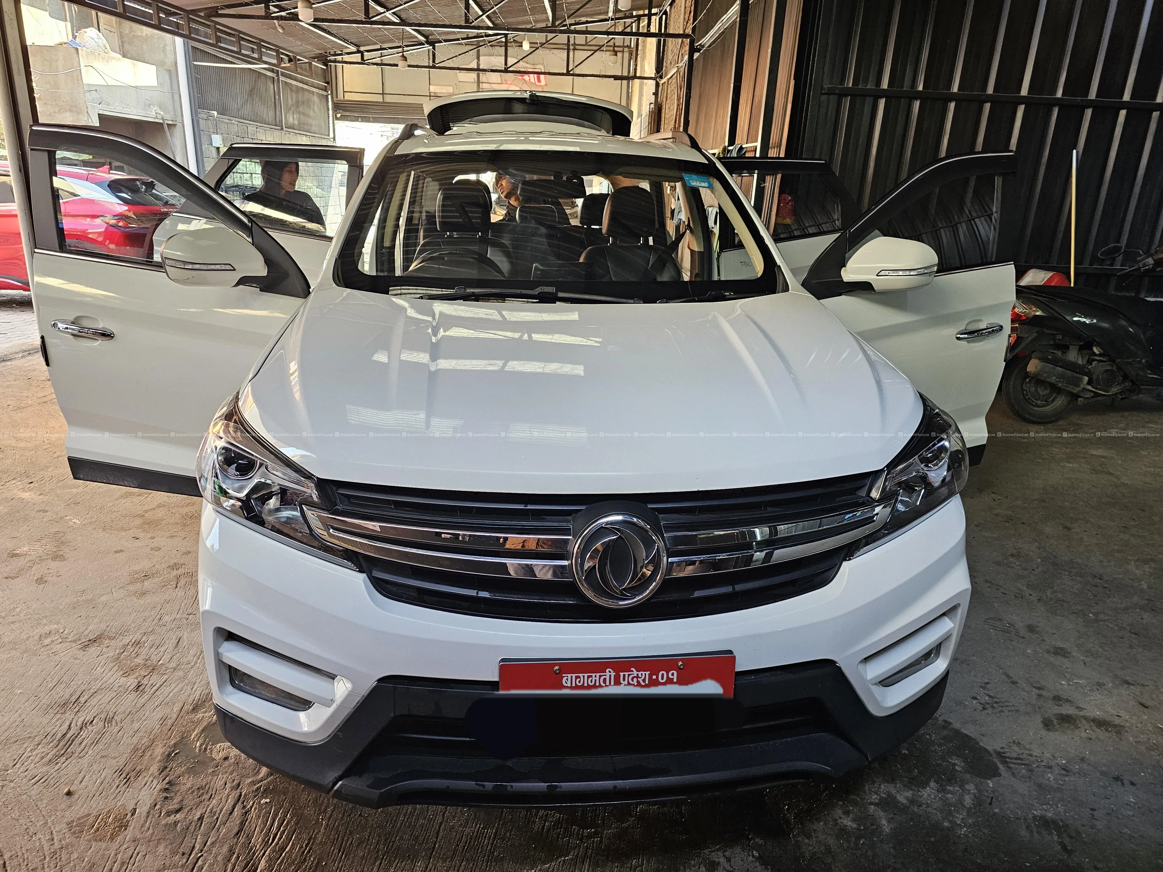 DFSK GLORY 560 SUV AUTOMATIC ON SALE 4